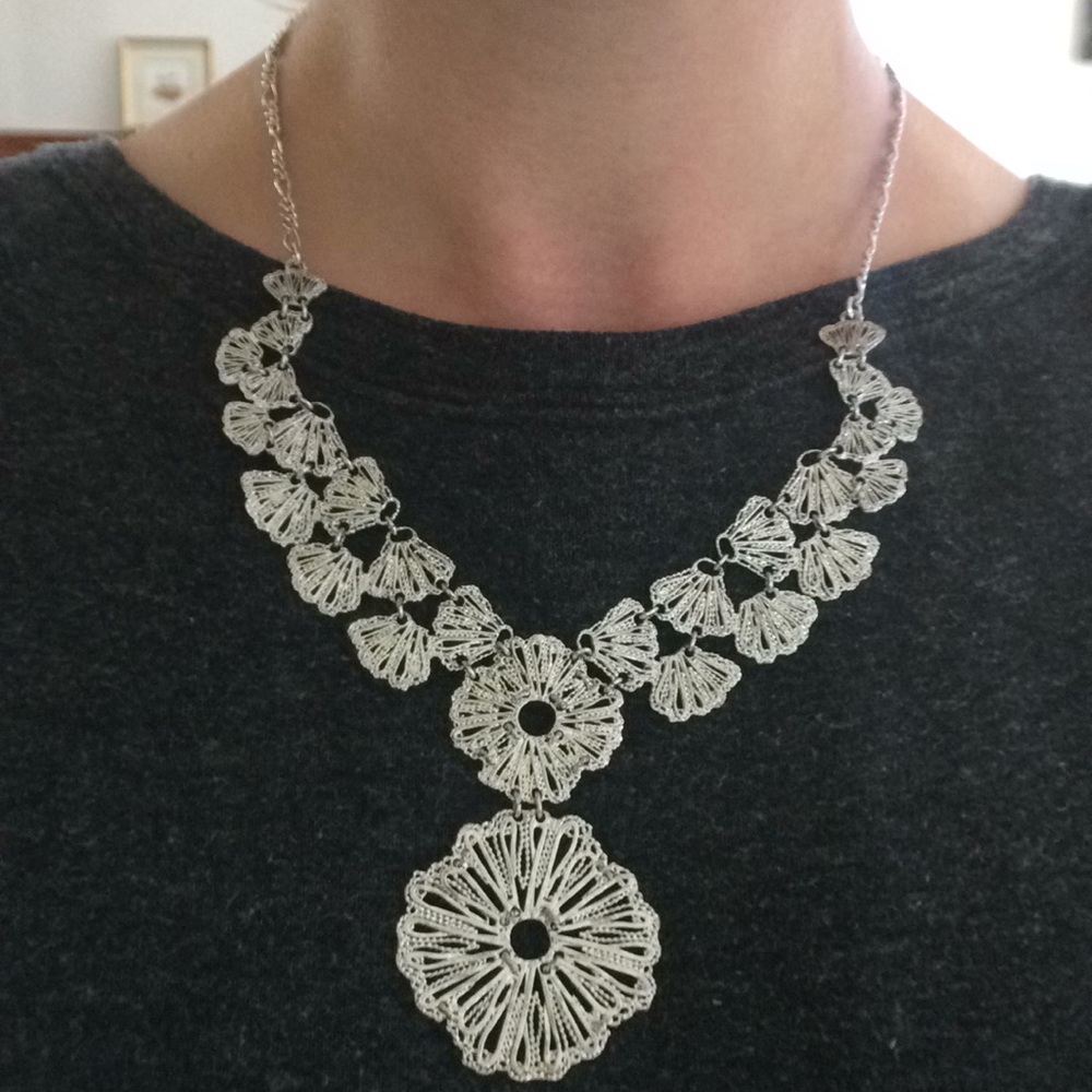 Stella & Dot silver necklace